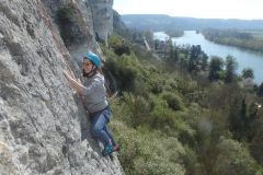 Escalade en 5b sur les falaises de Val-Saint-Martin